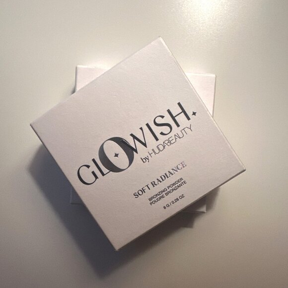 Glowish by Huda Beauty Soft Radiance Bronzing Powder 1-FULL SIZE~ 01 LIGHT NIB - Picture 7 of 8